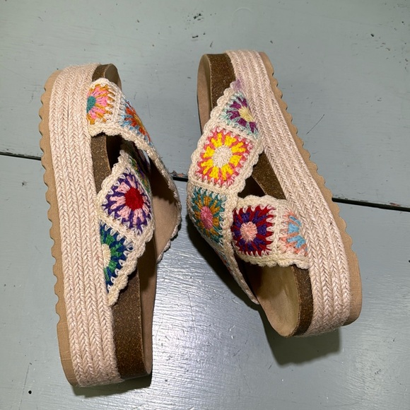 Dirty Laundry Plays Crochet Platform Sandals - Picture 4 of 9